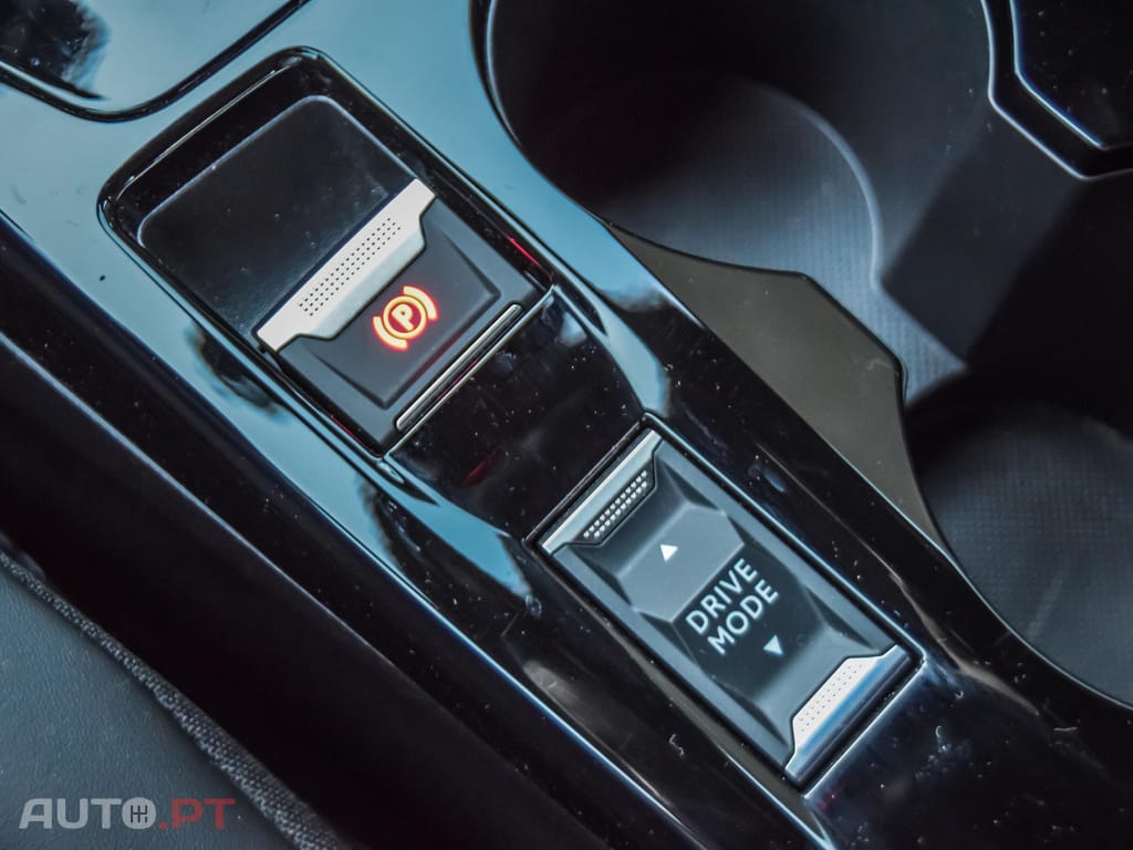 Peugeot 2008 1.2 Hybrid Allure e-DCS6