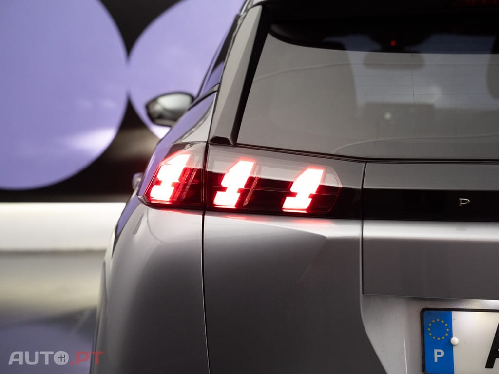 Peugeot E-2008 50 kWh Allure Pack