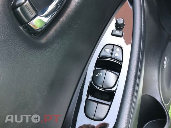 Nissan Leaf Tekna Two Tone