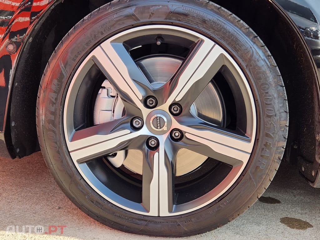 Volvo V40 2.0 D3 R-Design