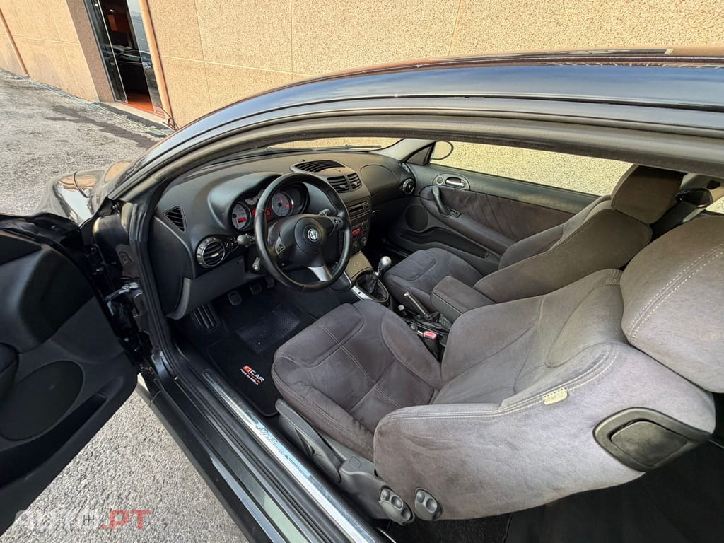 Alfa Romeo GT 1.9 JTD M-JET Blackline