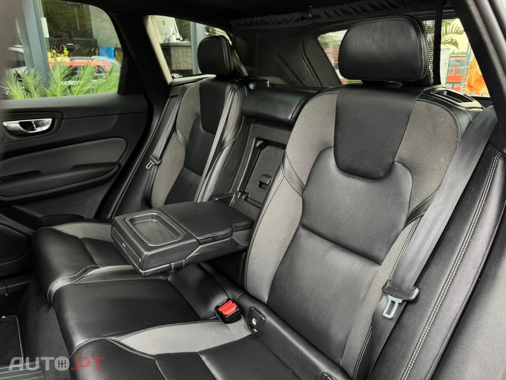 Volvo XC60 2.0 T6 PHEV R-Design AWD