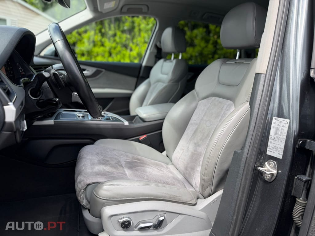 Audi Q7 3.0 TDI quattro tiptronic 7L