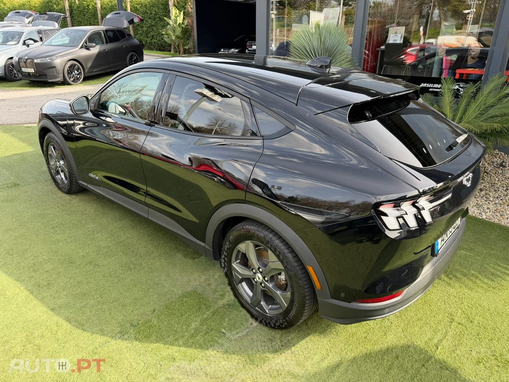 Ford Mustang Mach-E Alargada