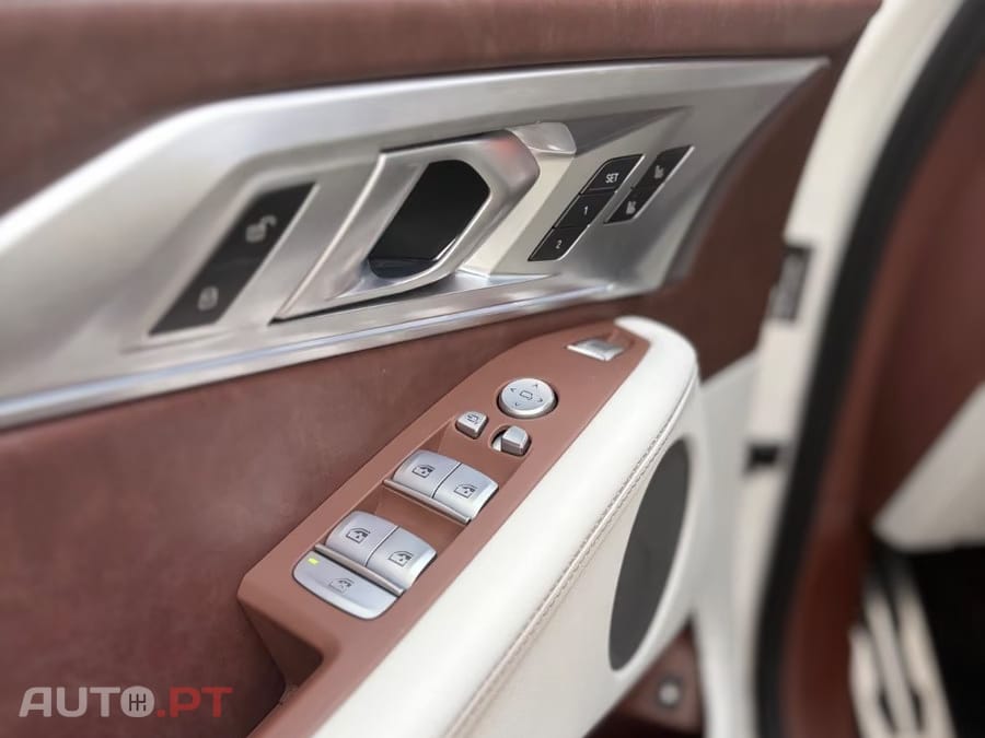 BMW XM BASE
