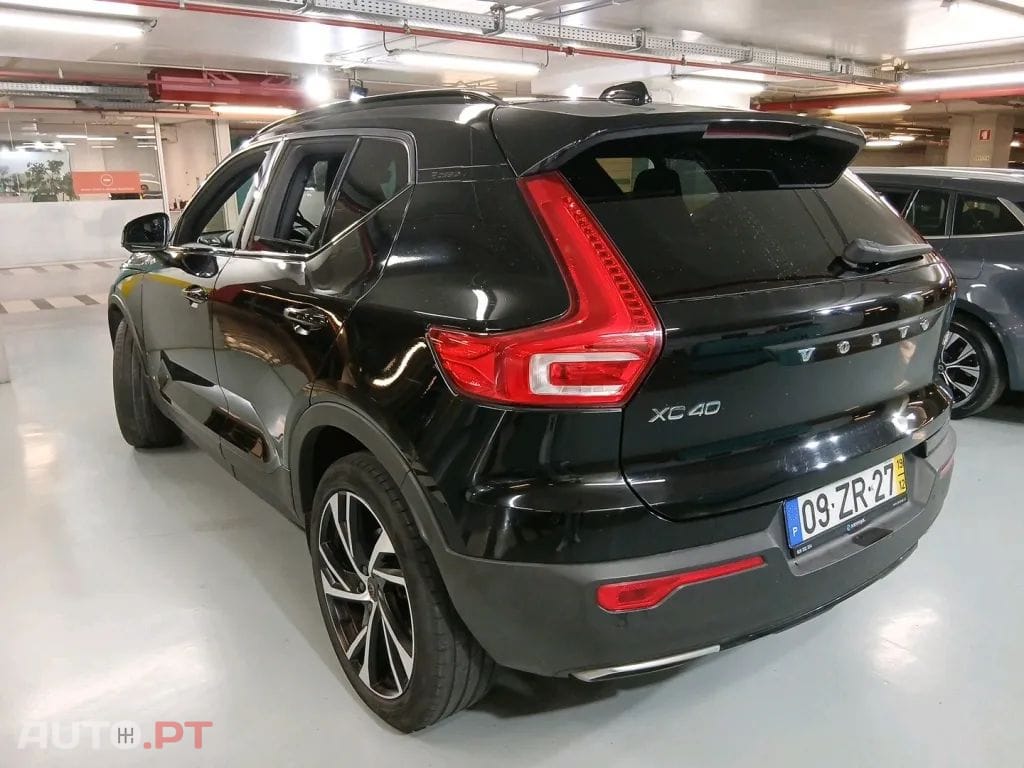 Volvo XC40 2.0 T4 R-Design