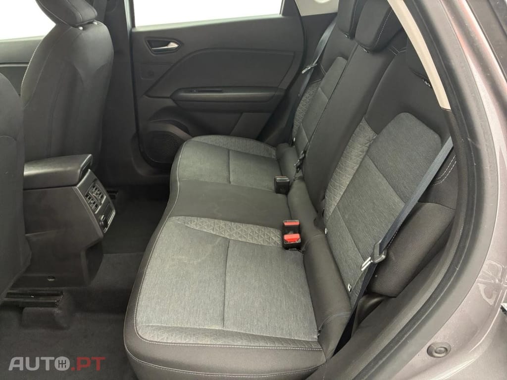 Renault Captur 1.6 E-Tech Business