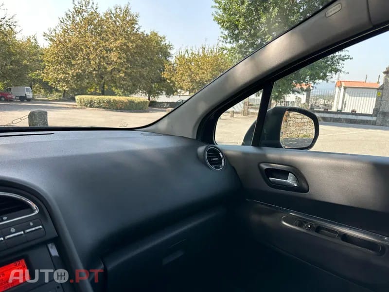 Peugeot 5008 1.6 e-HDi 7L Allure 2-Tronic 113g
