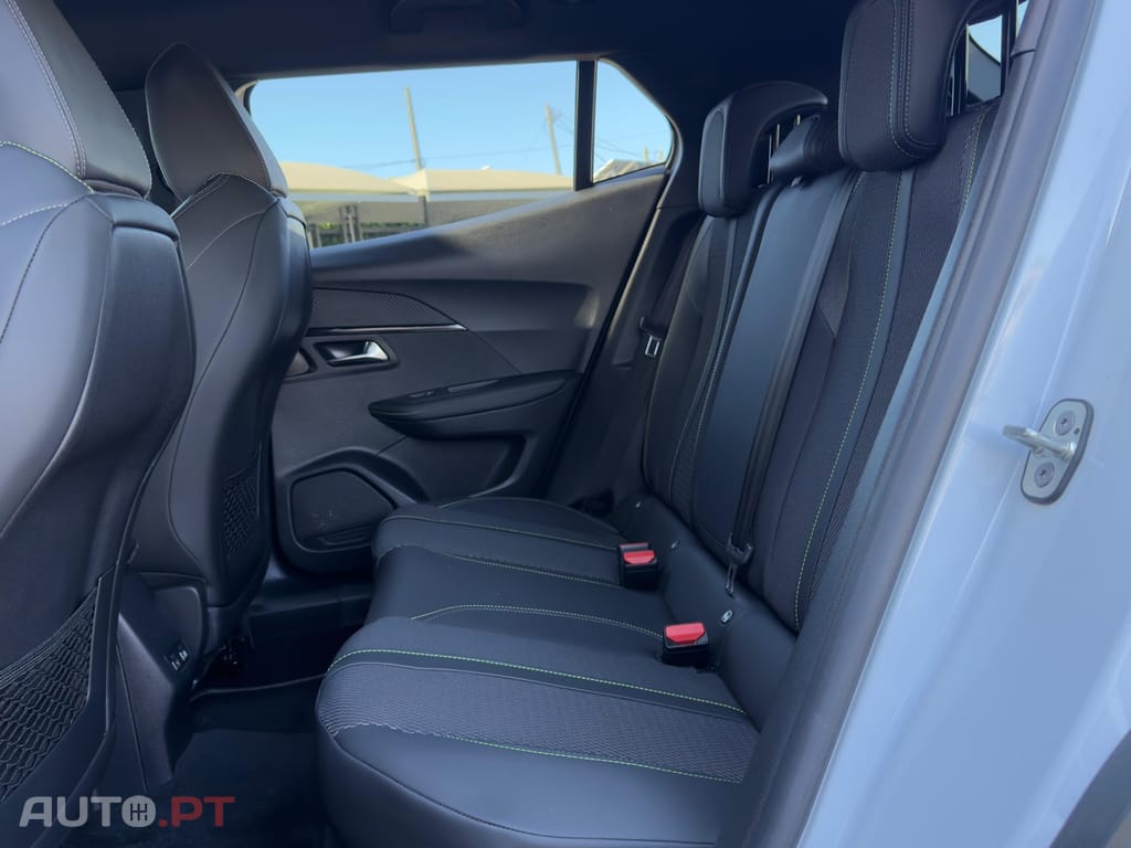 Peugeot 2008 1.2 PureTech GT EAT8