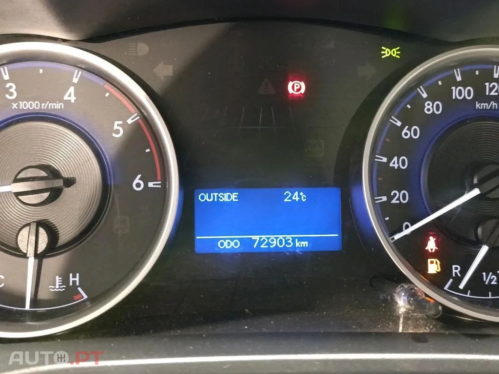 Toyota Hilux 2.4 D-4D 2WD CE
