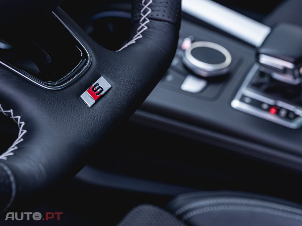 Audi A4 2.0 TDI S-line S tronic
