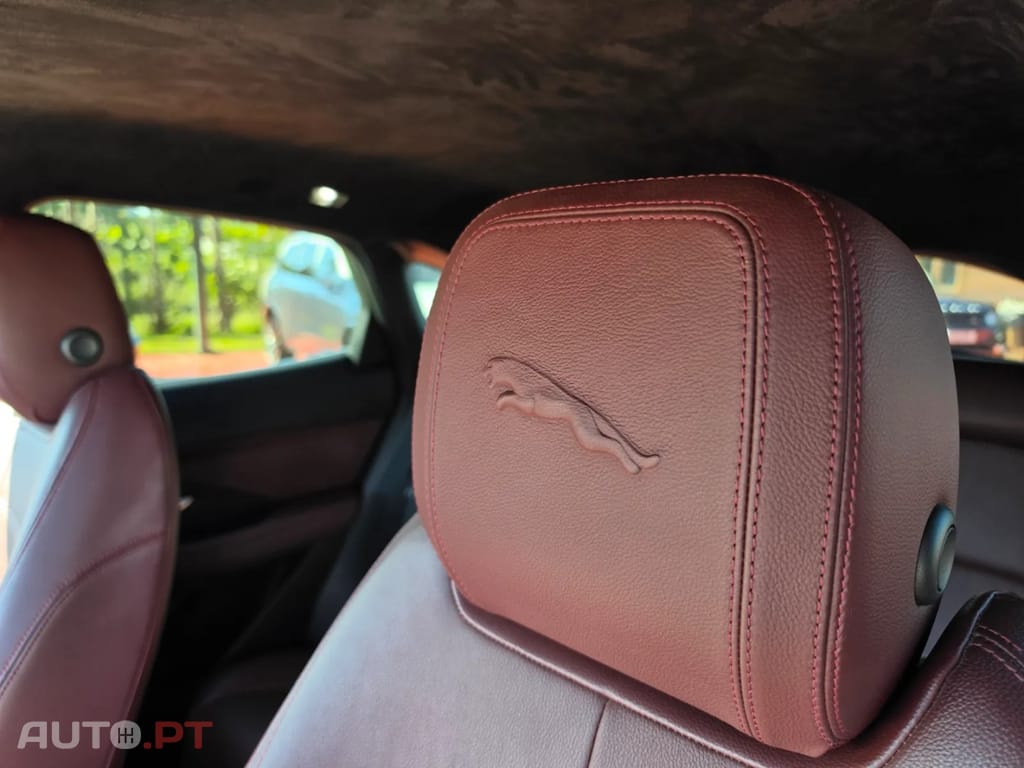 Jaguar E-Pace P300e AWD R-Dynamic S