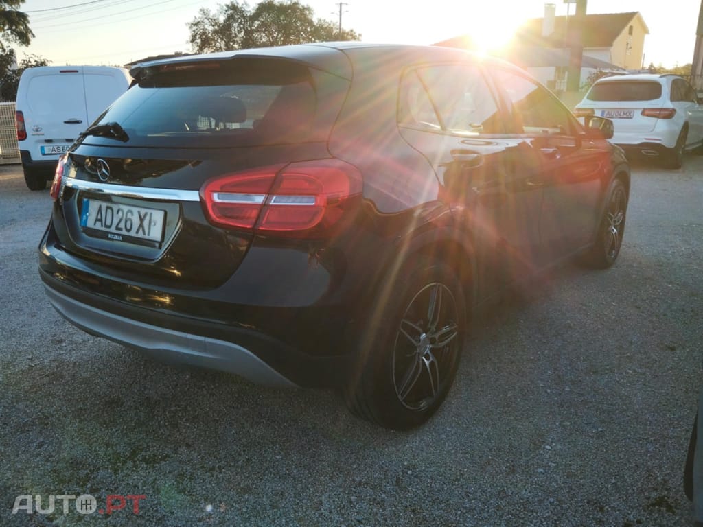 Mercedes-Benz GLA 180 automático