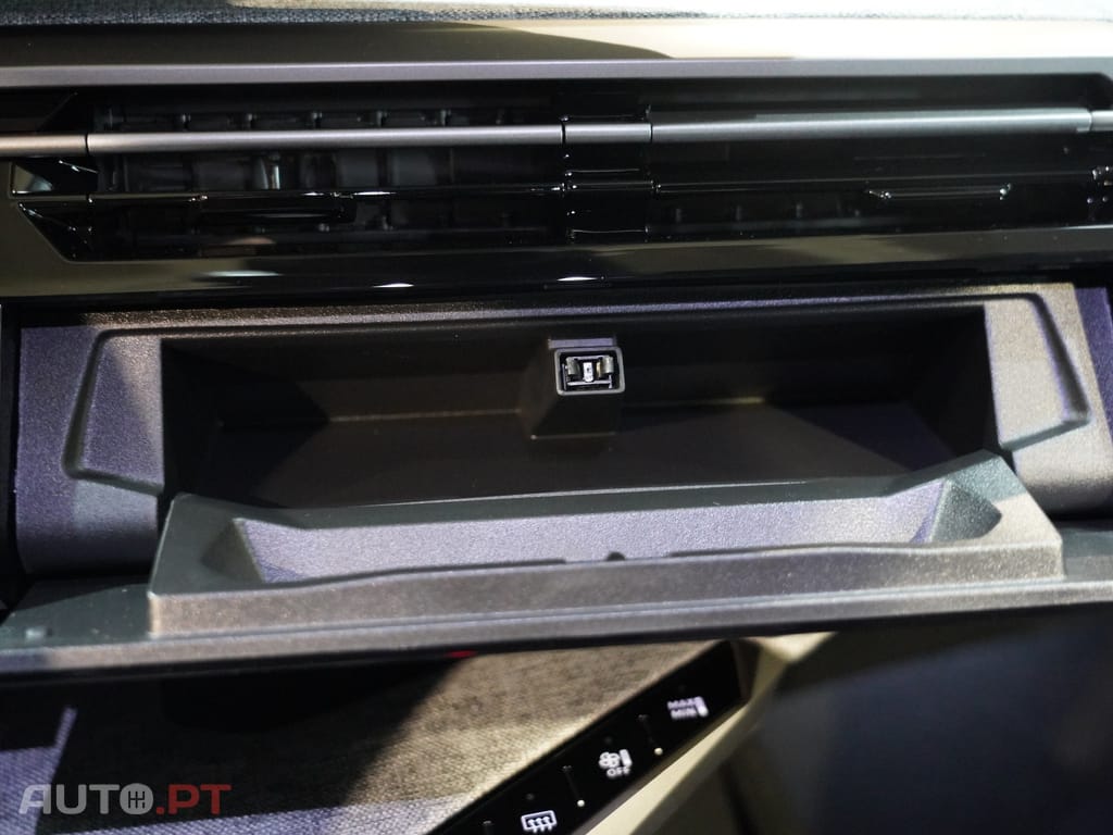 Peugeot 3008 1.2 Hybrid Allure e-DCS6