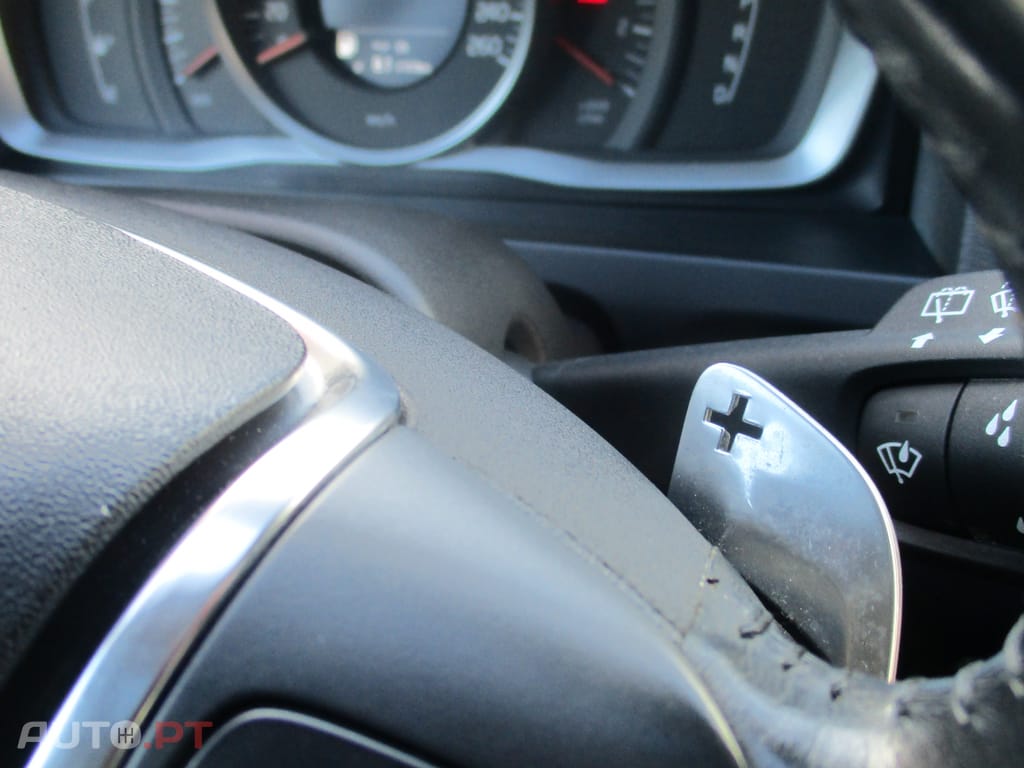 Volvo V60 2.0 D4 Momentum Plus Geartronic 180 cv