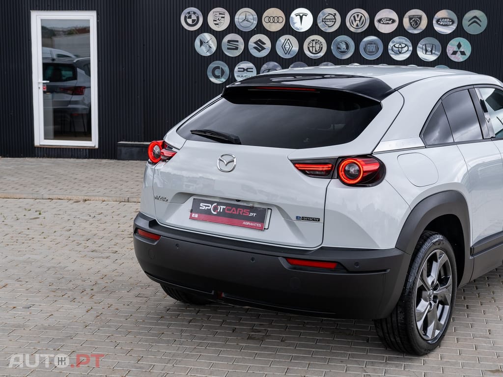 Mazda MX-30 e-SKYACTIV Advantage+Modern Confidence