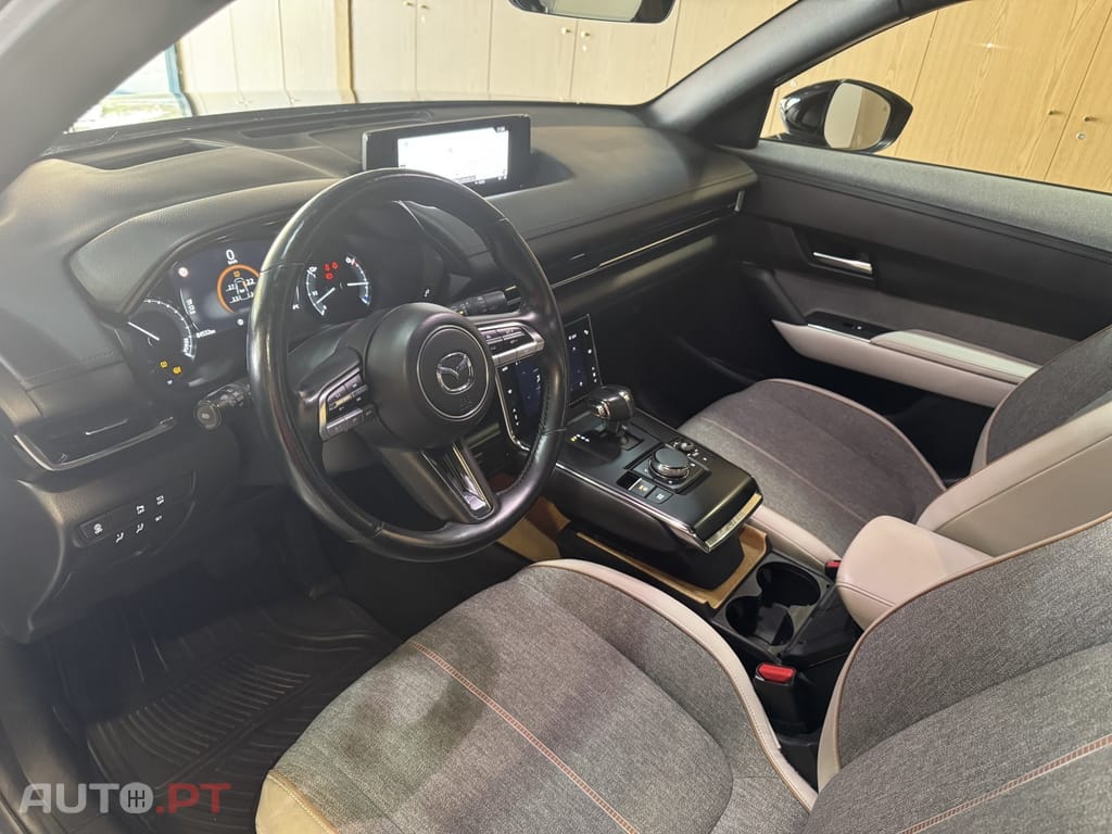 Mazda MX-30 e-SKYACTIV Advantage+Modern Confidence