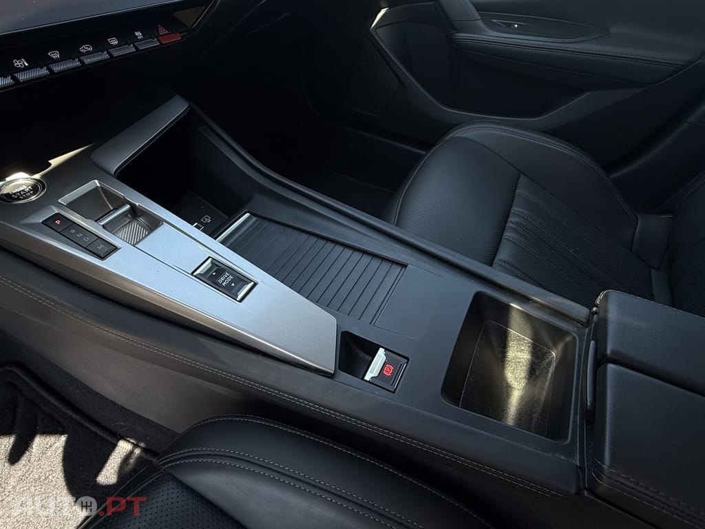Peugeot 408 1.2 PureTech Allure Pack EAT8