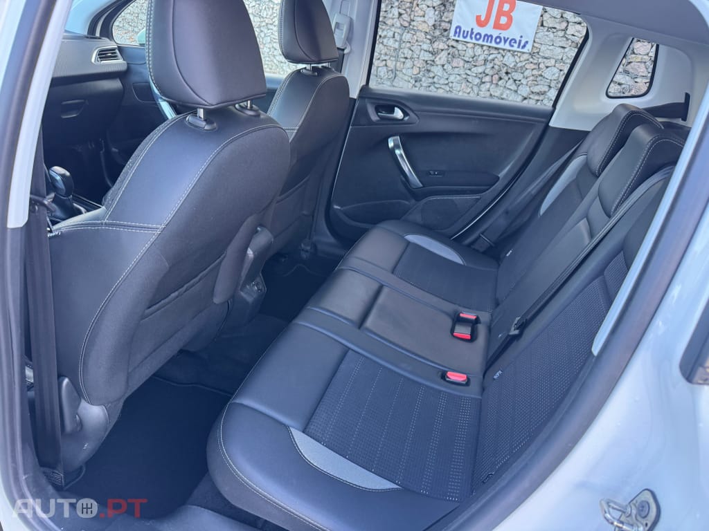 Peugeot 2008 1.2 PureTech Allure