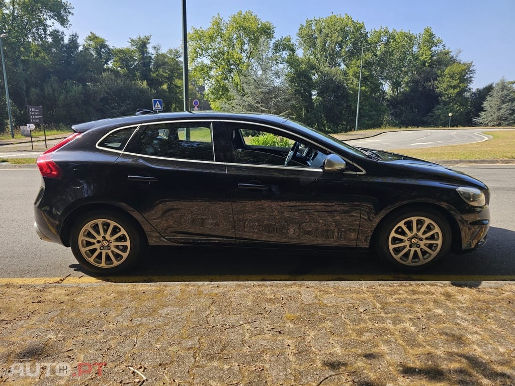 Volvo V40 1.6 D2 R-Design Momentum