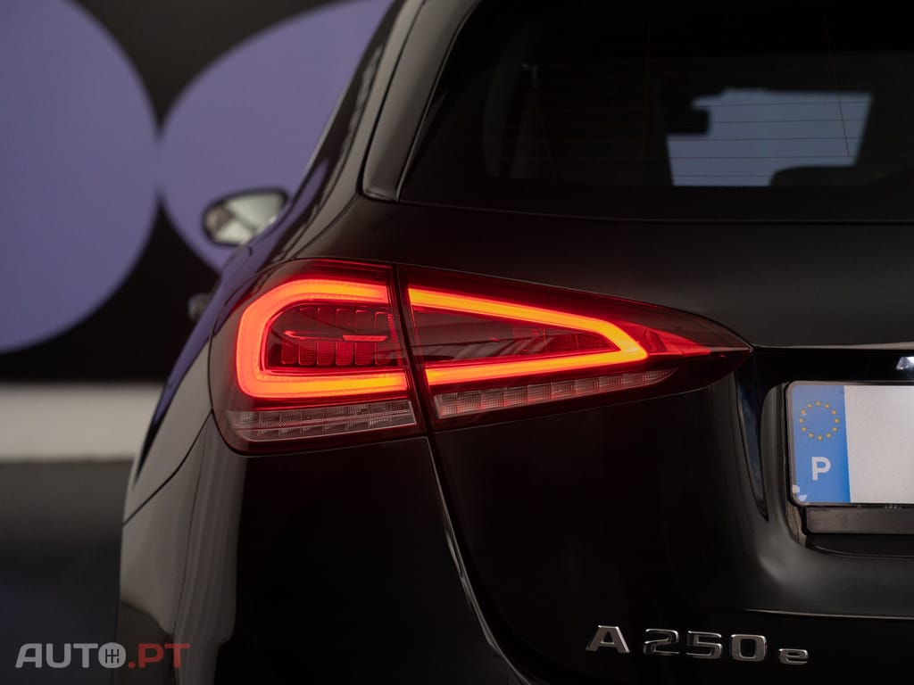 Mercedes-Benz A 250 e AMG Line