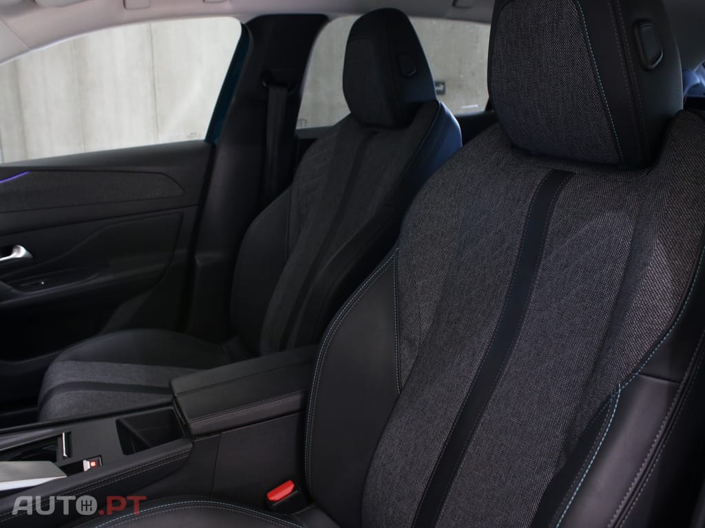 Peugeot 408 1.2 PureTech Allure EAT8