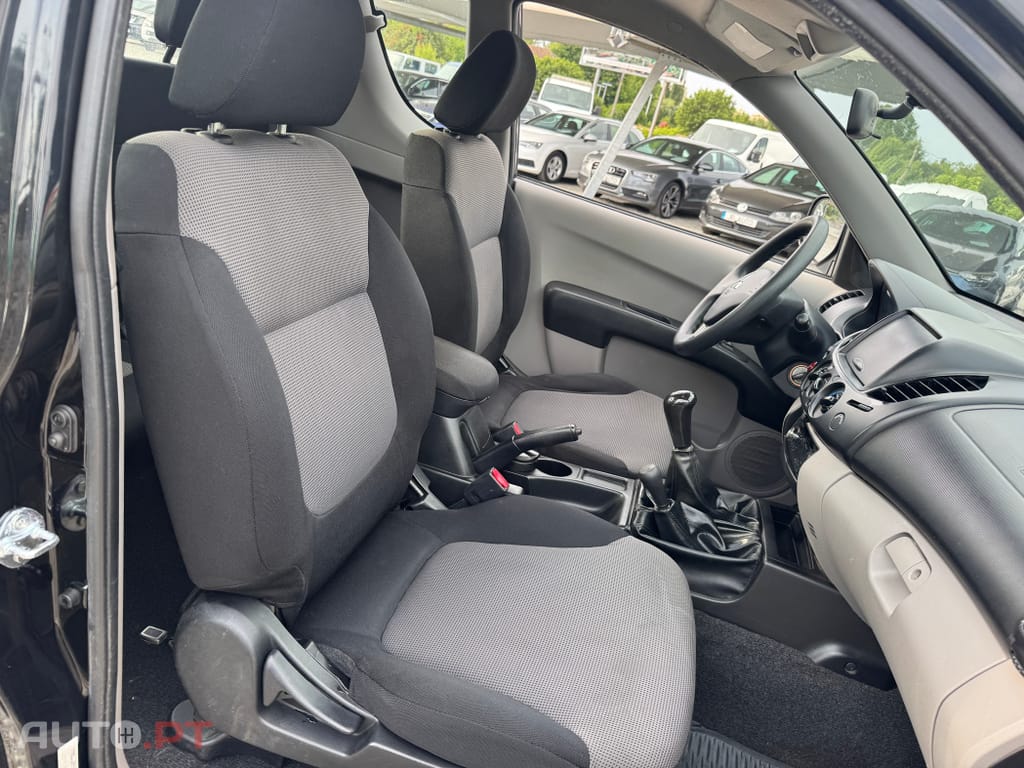 Mitsubishi L200 2.5 DI-D Club Intense 4WD