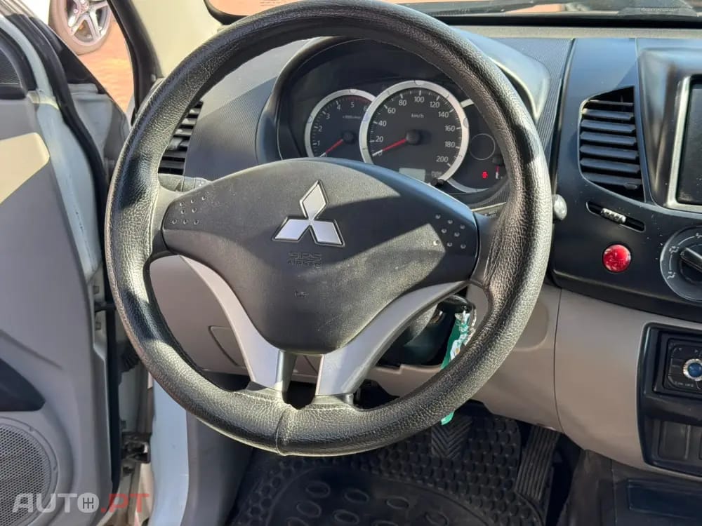 Mitsubishi L200 2.5 DI-D CD In.AC Low Rider 2WD
