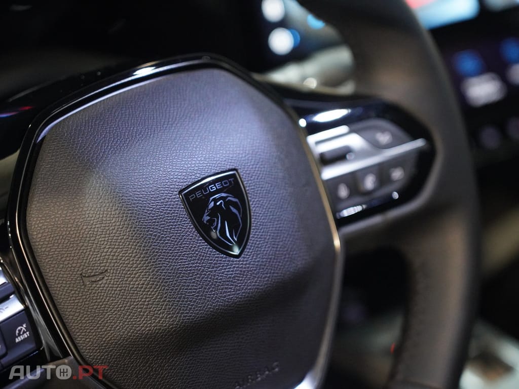 Peugeot 408 1.2 PureTech Allure EAT8
