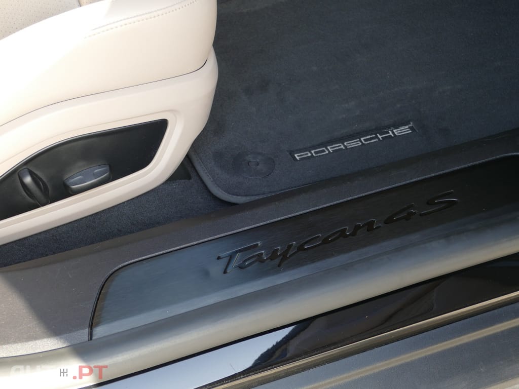 Porsche Taycan 4S
