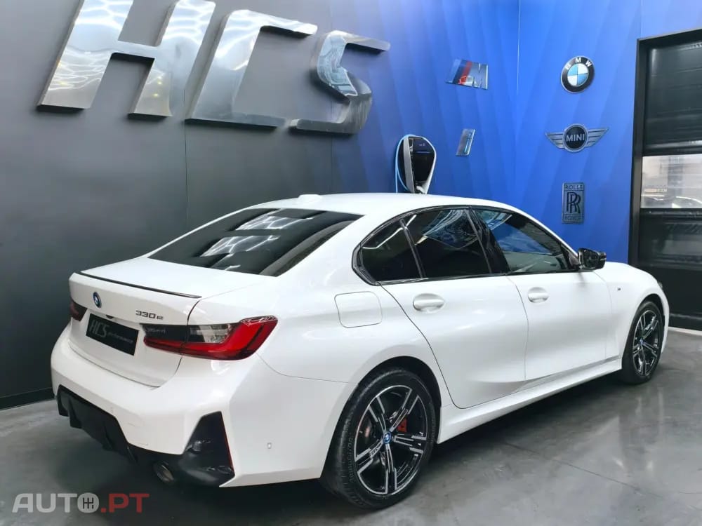BMW 330 e Pack Desportivo M Pro Auto