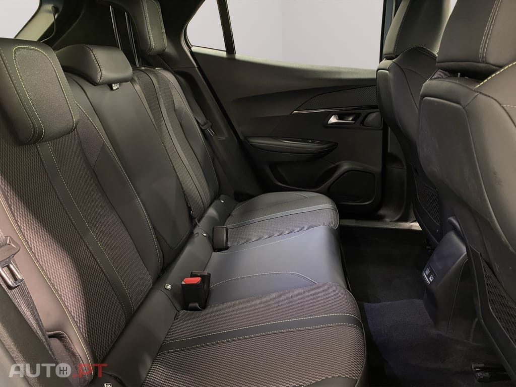 Peugeot 2008 1.2 Hybrid GT e-DCS6