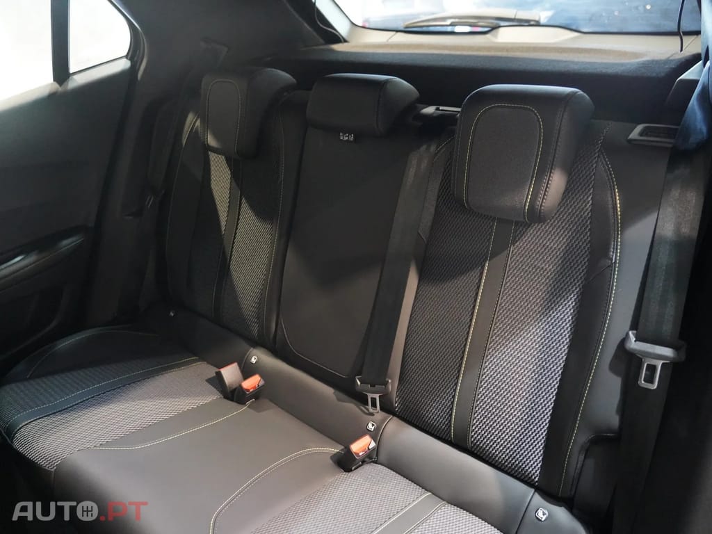 Peugeot E-2008 54 kWh GT