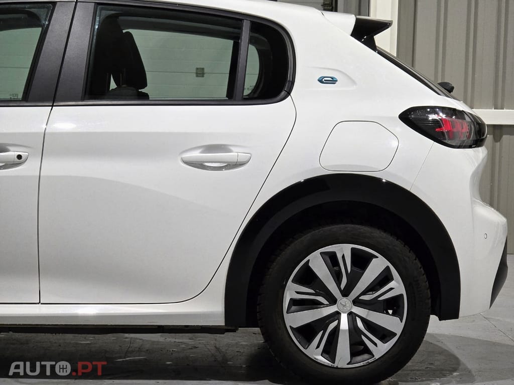 Peugeot E-208 50 kWh Active