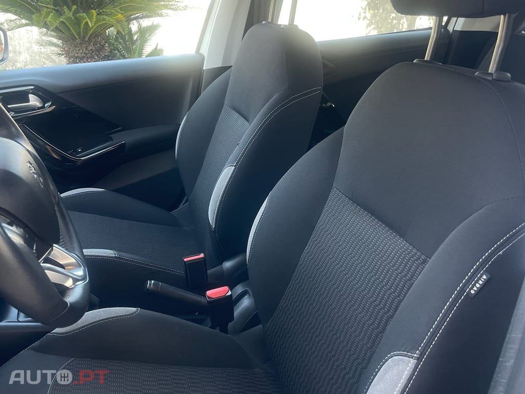 Peugeot 208 1.2 VTi Style