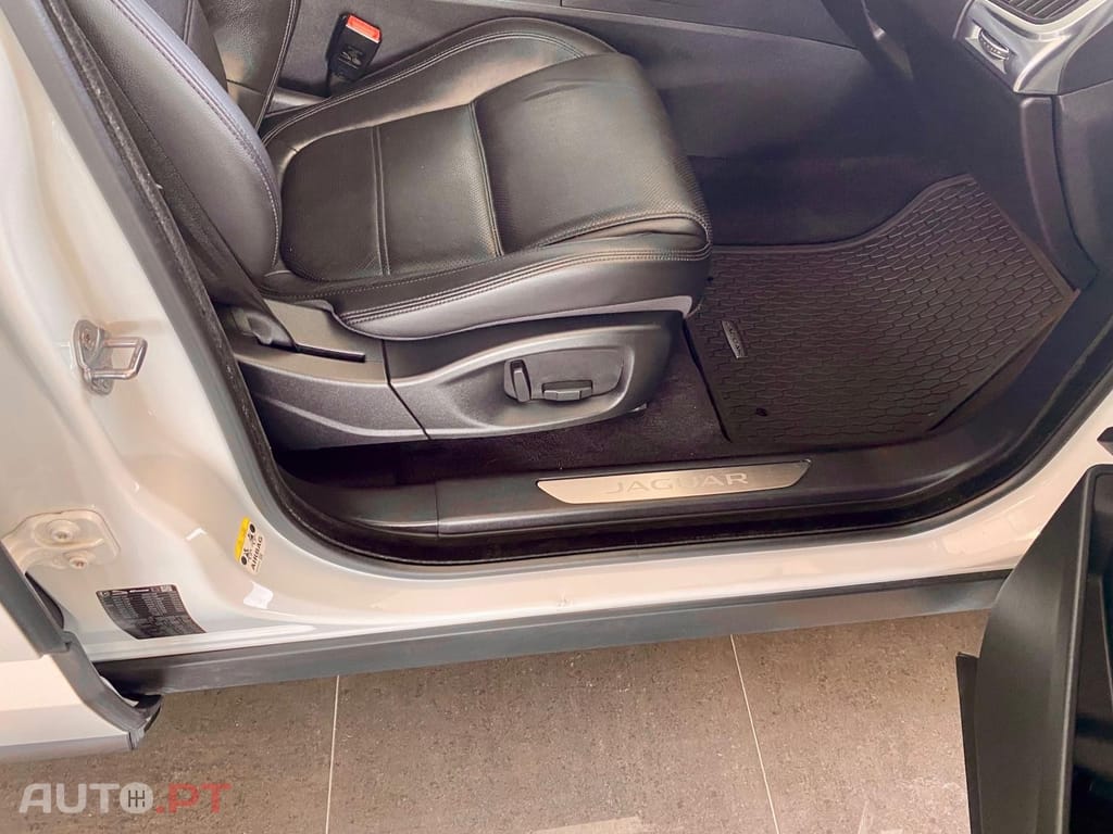 Jaguar E-Pace 2.0 i4D R-Dynamic S