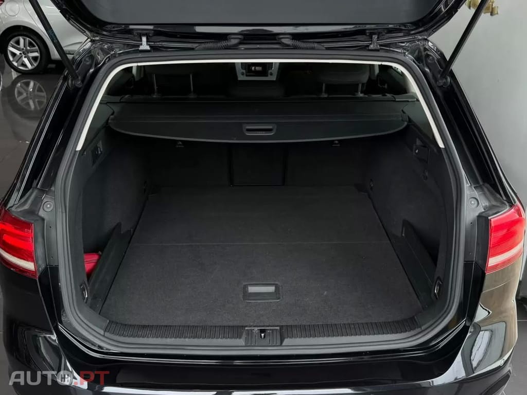 Volkswagen Passat Variant 1.6 TDI Confortline — fotografia 12