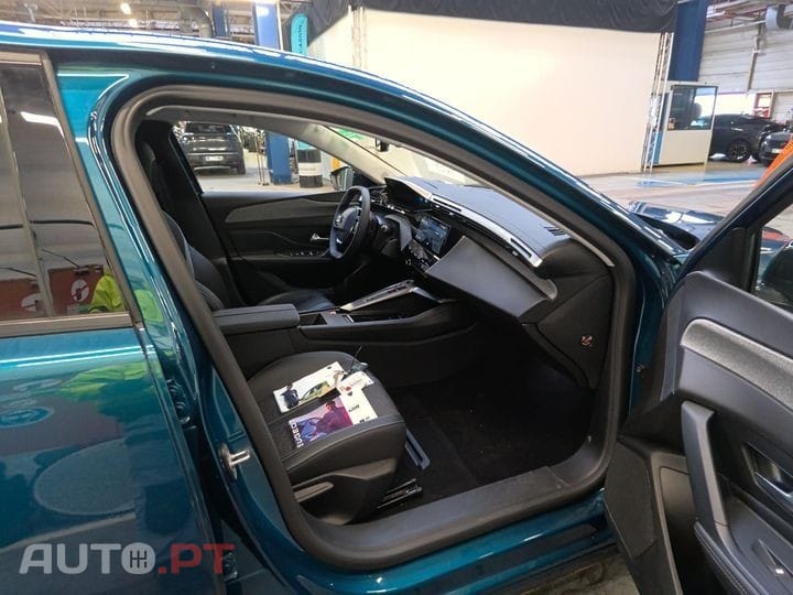 Peugeot E-408 58 kWh Allure