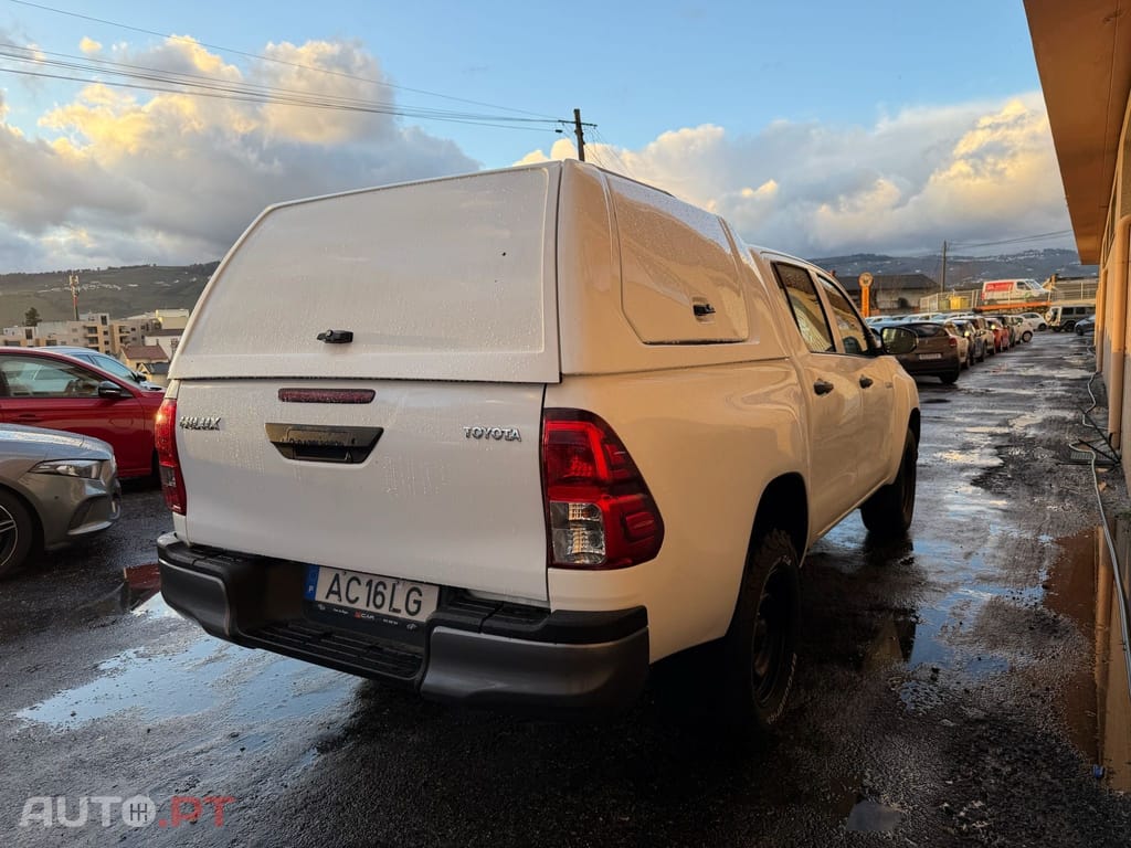 Toyota Hilux 2.4 D-4D 4WD CD Premium Edition