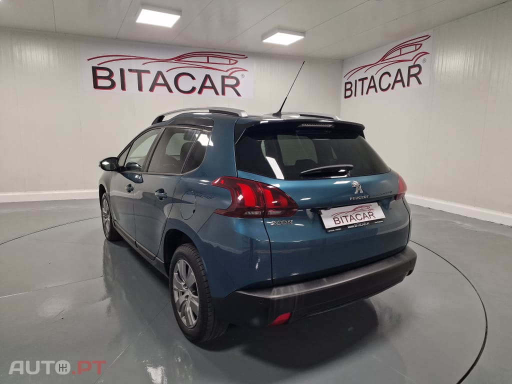 Peugeot 2008 1.2 PURETECH STYLE
