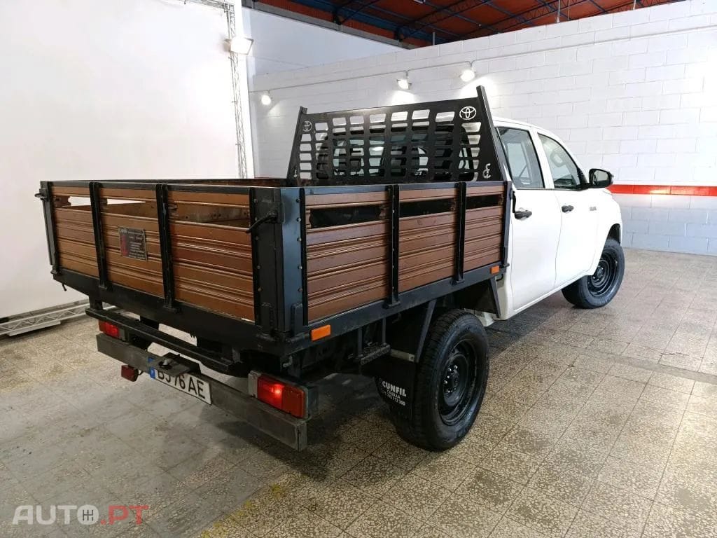Toyota Hilux 2.4 D-4D 4WD CD CH