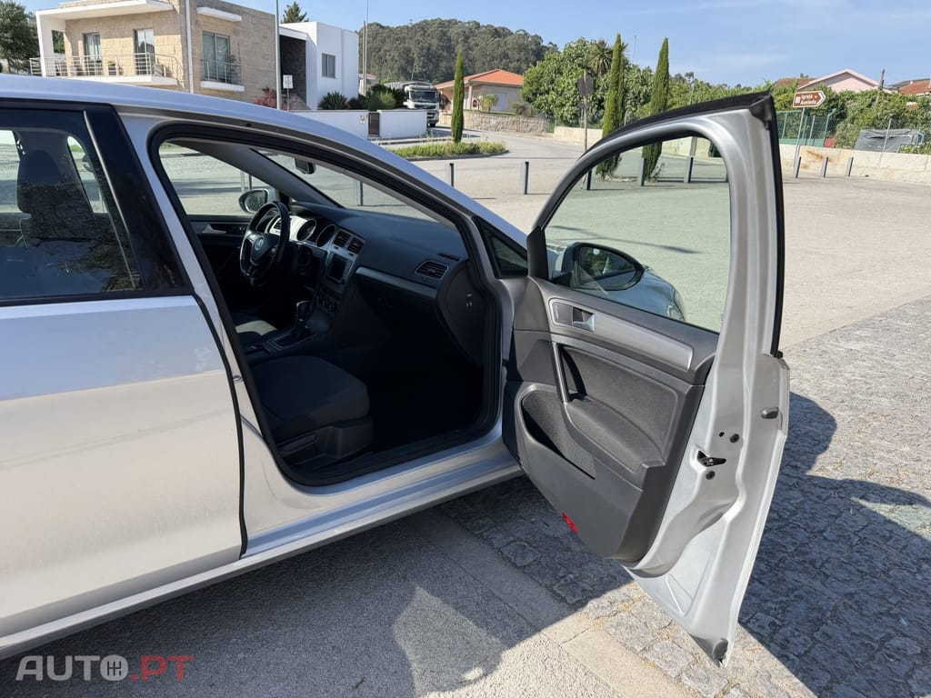 Volkswagen Golf 1.6 TDi Confortline DSG
