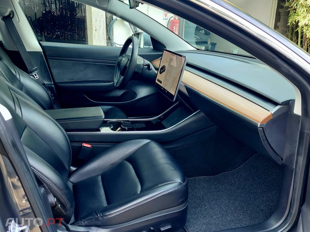 Tesla Model 3 Standard Range Plus RWD