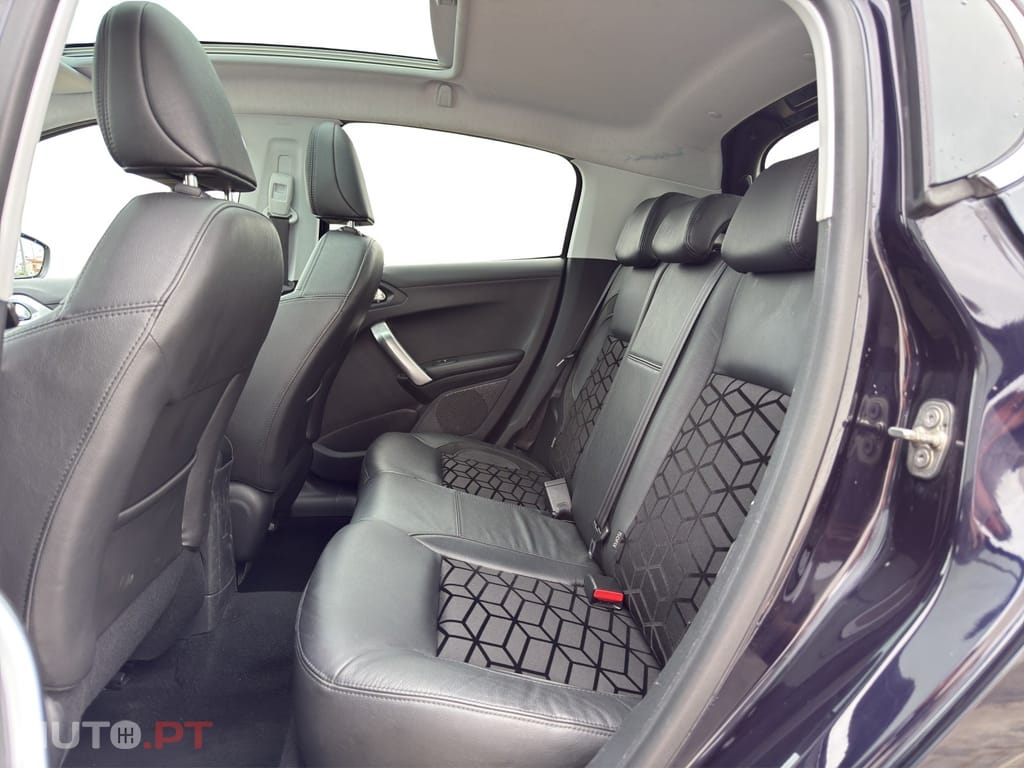 Peugeot 208 PureTech 110 Stop & Start EAT6 Signature