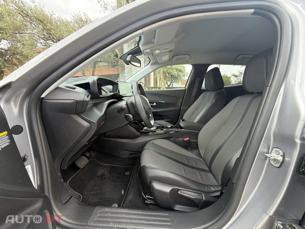 Peugeot E-2008 50 kWh Allure
