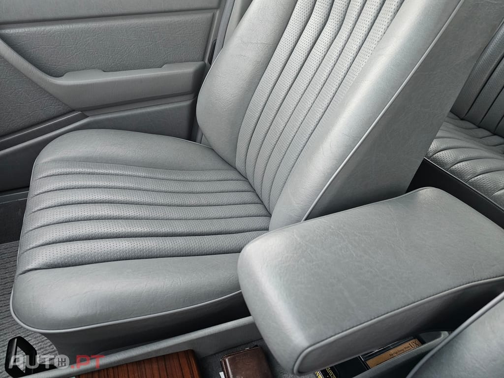 Mercedes-Benz 300 D