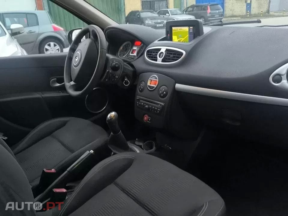 Renault Clio  1 2 16v 75 Tomtom Edition