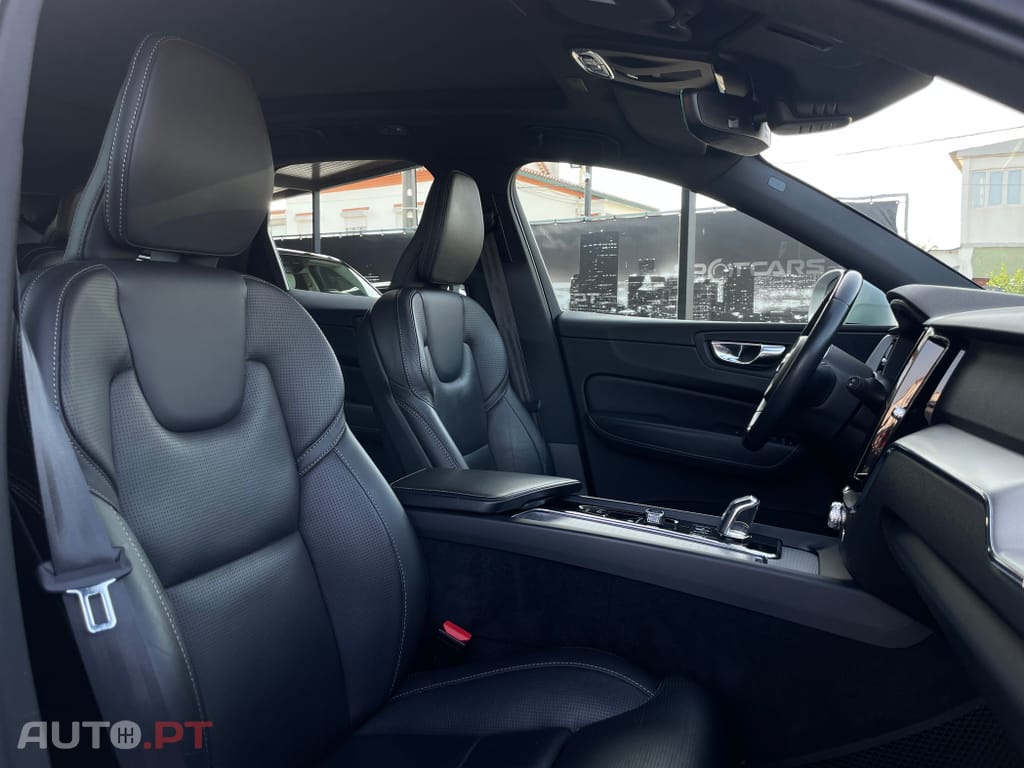 Volvo XC60 2.0 T8 PHEV R-Design AWD