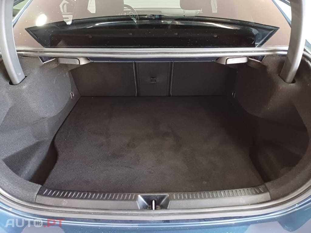 Mercedes-Benz A 250 e AMG Line