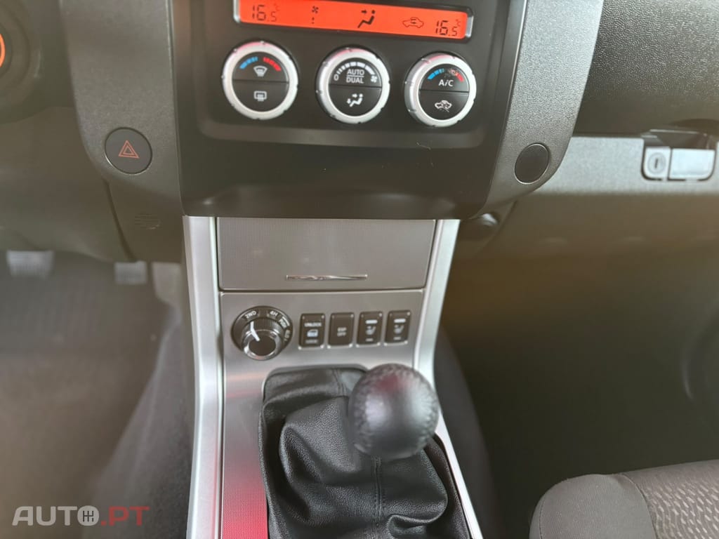 Nissan Navara 2.5 dCi CD LE 4WD